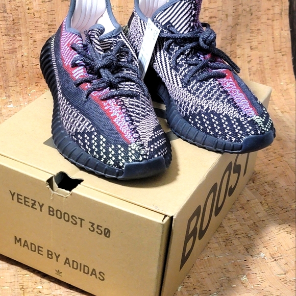 Yeezy Boost 350 V2 Yecheil Men's Size          8.5 New with Tags and Box - Picture 11 of 13